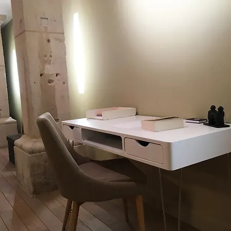 L'aparte شقة *